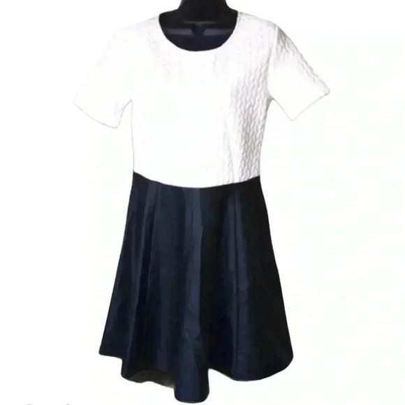 Romeo & Juliet Couture Dresses & Skirts - Romeo & Juliet Textured Faux Leather Dress Size M